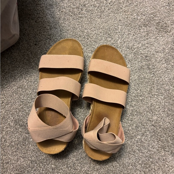 Steve Madden platform sandals - Picture 1 of 3